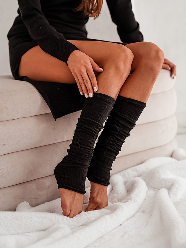 DÁMSKÉ BAVLNĚNÉ PROLAMOVANÉ NÁVLEKY NA NOHY ČERNÉ