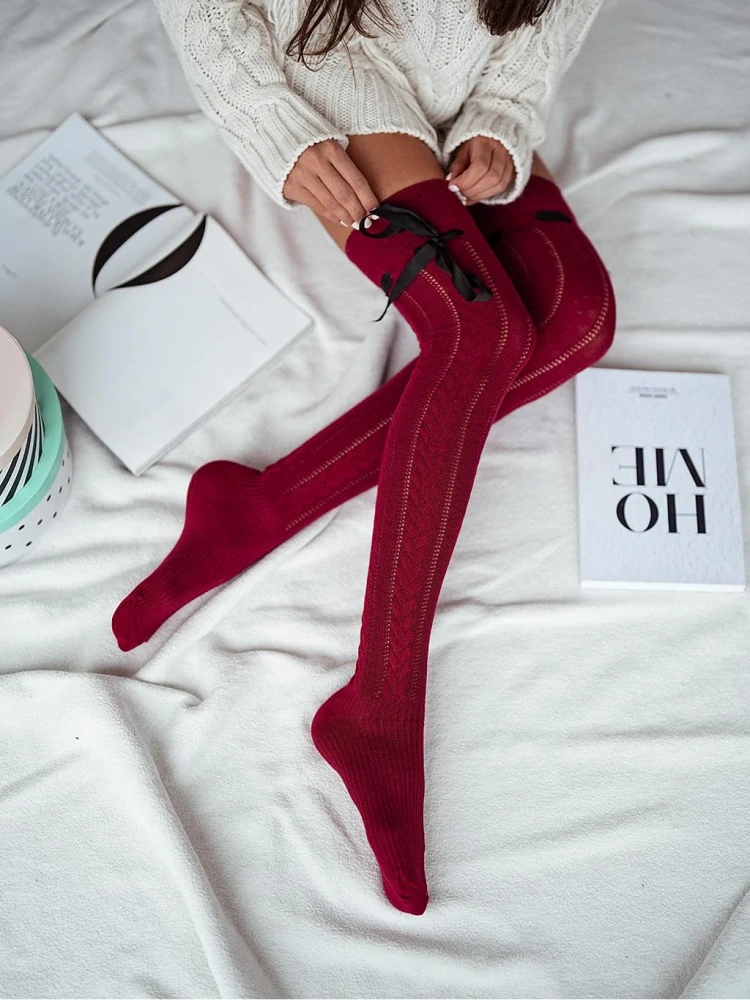 Dámské bavlněné nadkolenky s copánky a stuhou vínové