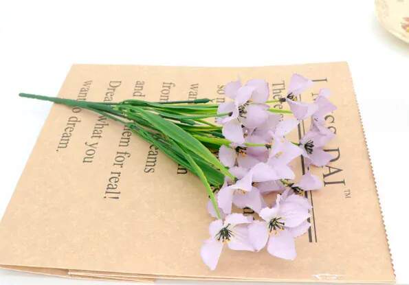 TRÁVOVÁ KYTICE S KVĚTINAMI 5 STONKŮ FIALOVÁ 32 CM