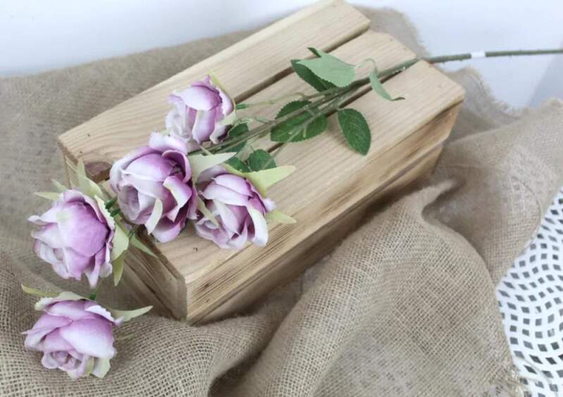 UMĚLÁ RŮŽE 6 KVĚTŮ FIALOVÁ 80 CM