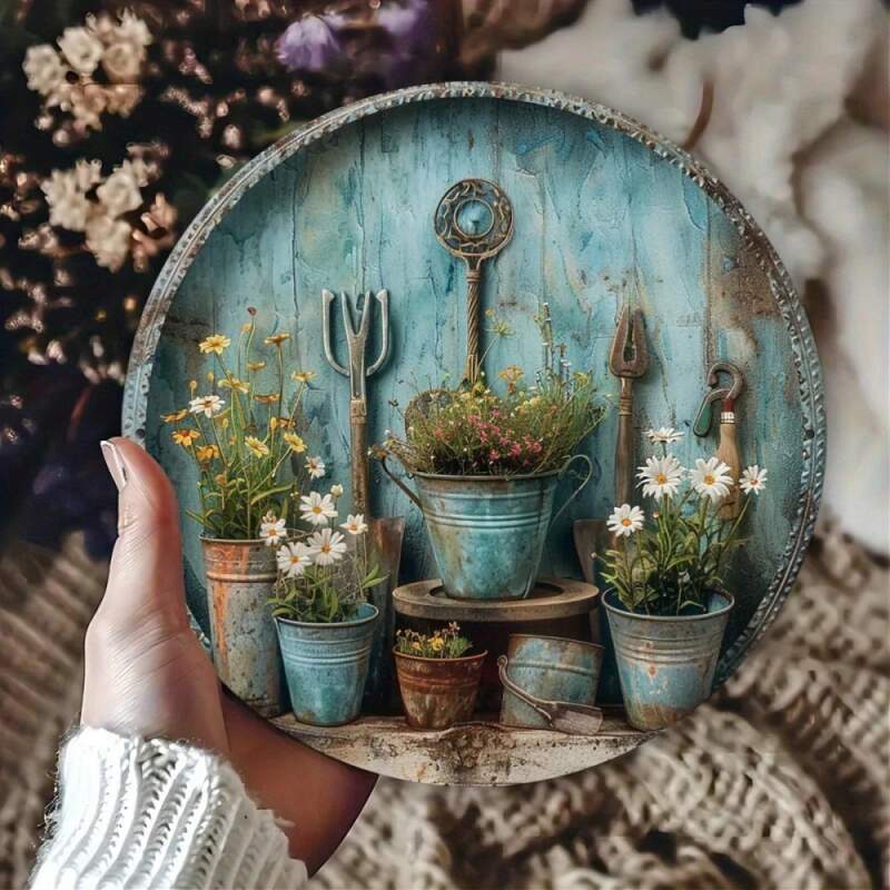 Plechová vintage cedule se zahradním nářadím a květinovým vzorem 20cm