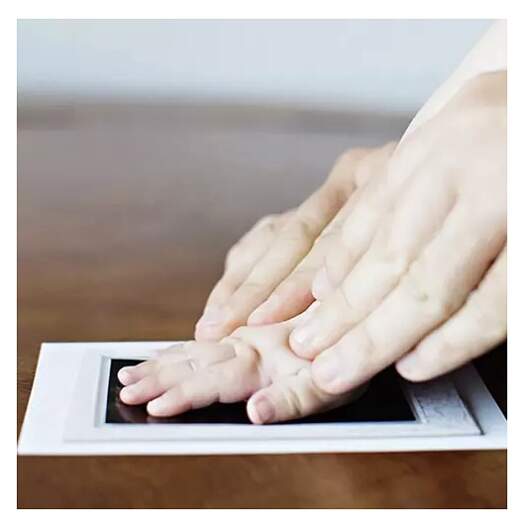 RUHHY SADA NA PAMÁTEČNÍ OTISKY RUČEK A NOHOU, NEŠPINÍCÍ