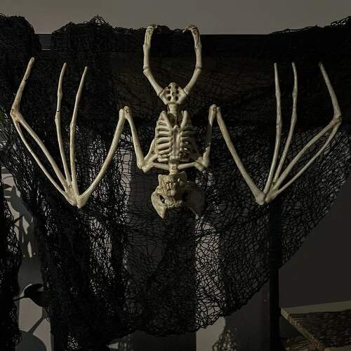 Halloweenská dekorace kostra netopýra 28cm